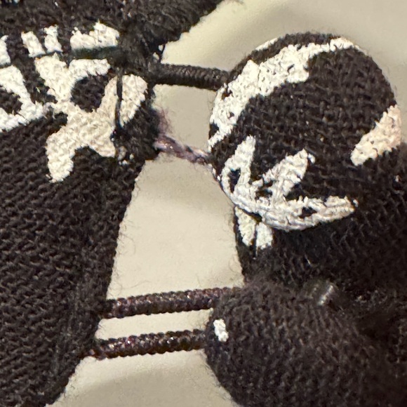 Black and White Sleeveless Dress - Picture 5 of 5